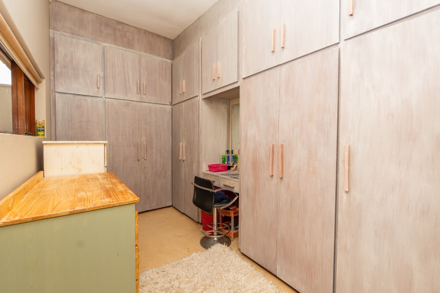 7 Bedroom Property for Sale in Middedorp Western Cape